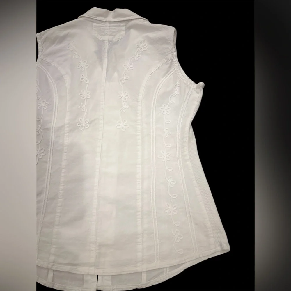 Scully White Floral Embroidered Blouse - Picture 11 of 15